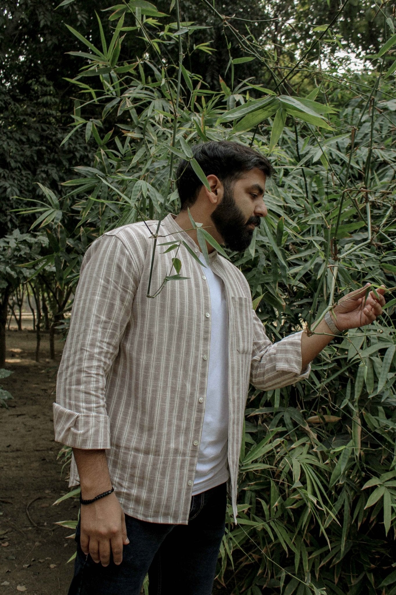 Side angle showing the tailored fit of Dhar linen shirt