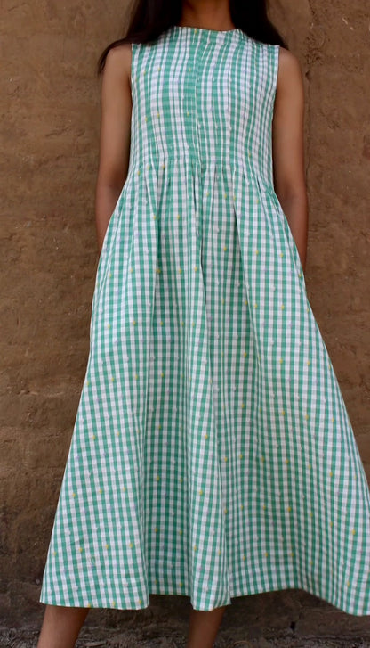 Neva Midi Dress captured in motion – timeless style in natural surroundings